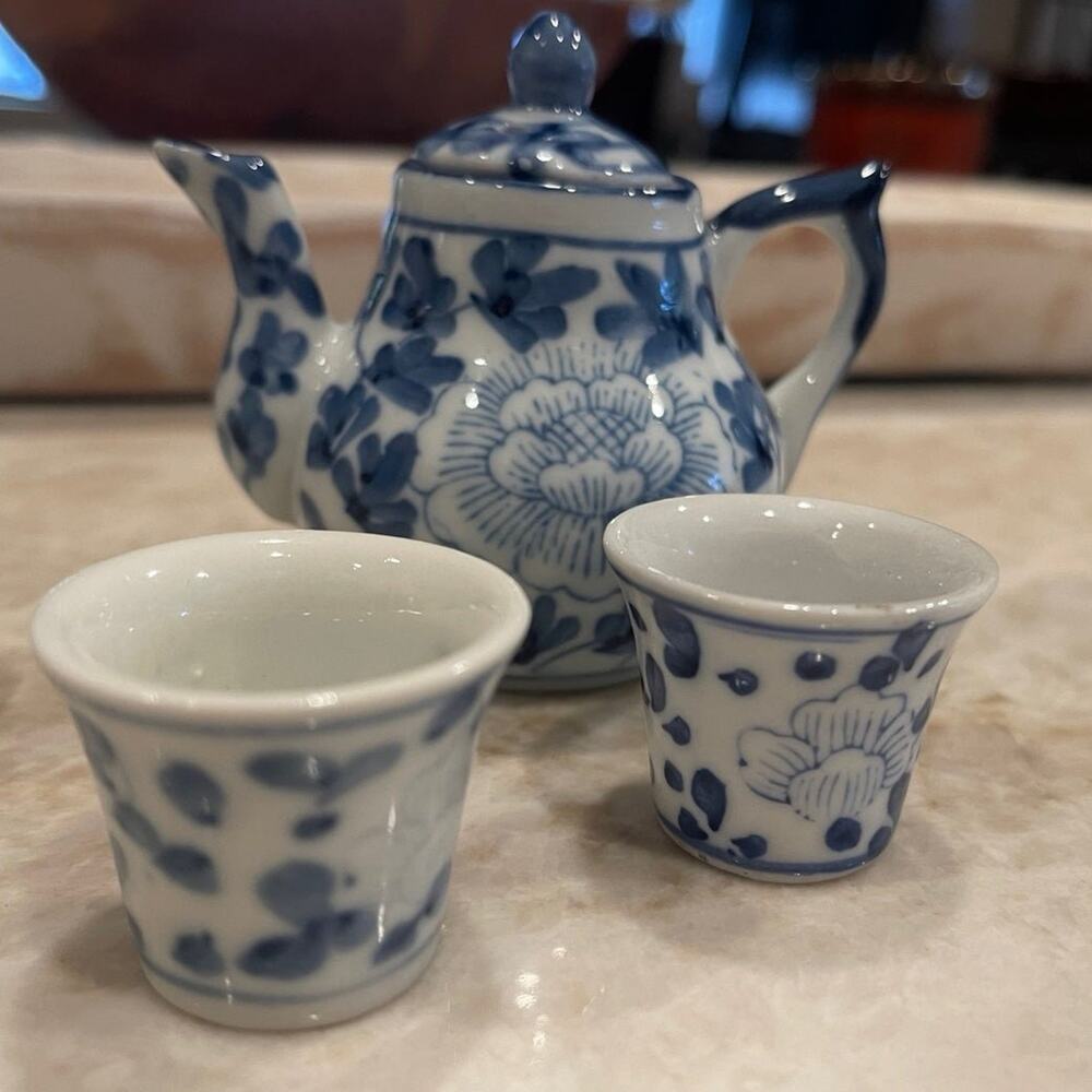Miniature Asian teapot set blue and white porcelain 3"